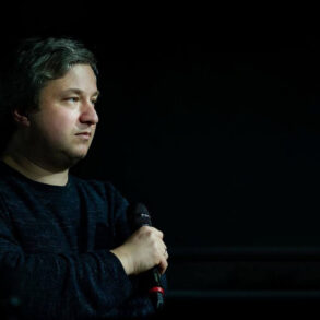 Антон Долин